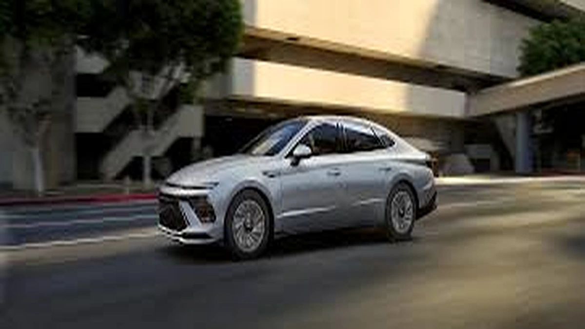 Hybrid Sedan Mileage USA 2026 | The Truth